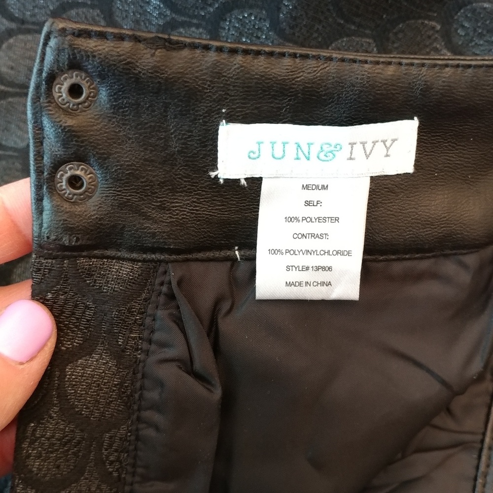 Black Metallic Textured Bubble Skirt - Women - Picture 6 of 9